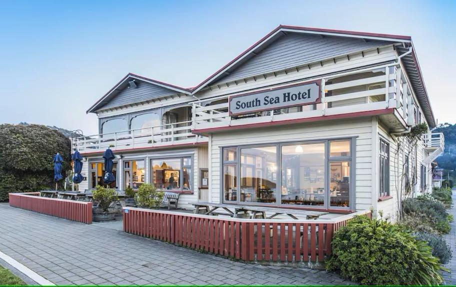 South Sea Hotel - Stewart Island Half-moon Bay Экстерьер фото
